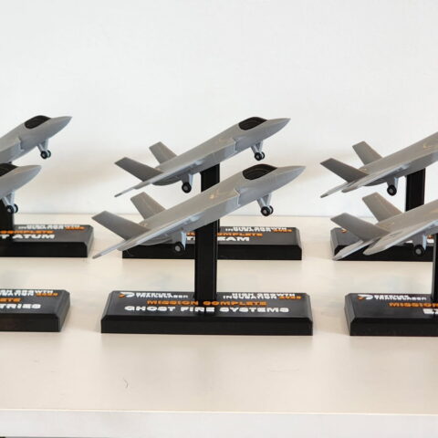 Graduation trophies in the form of 3D-printed F35 jets were made by Multiforge – a past participant in the Defence Trailblazer DINAMIC program.